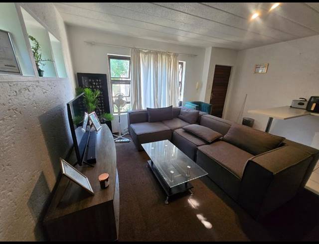 1 BEDROOM PROPERTY TO RENT IN PARKTOWN NORTH